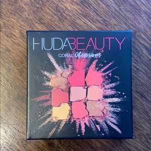 Huda Beauty Eyeshadow palette